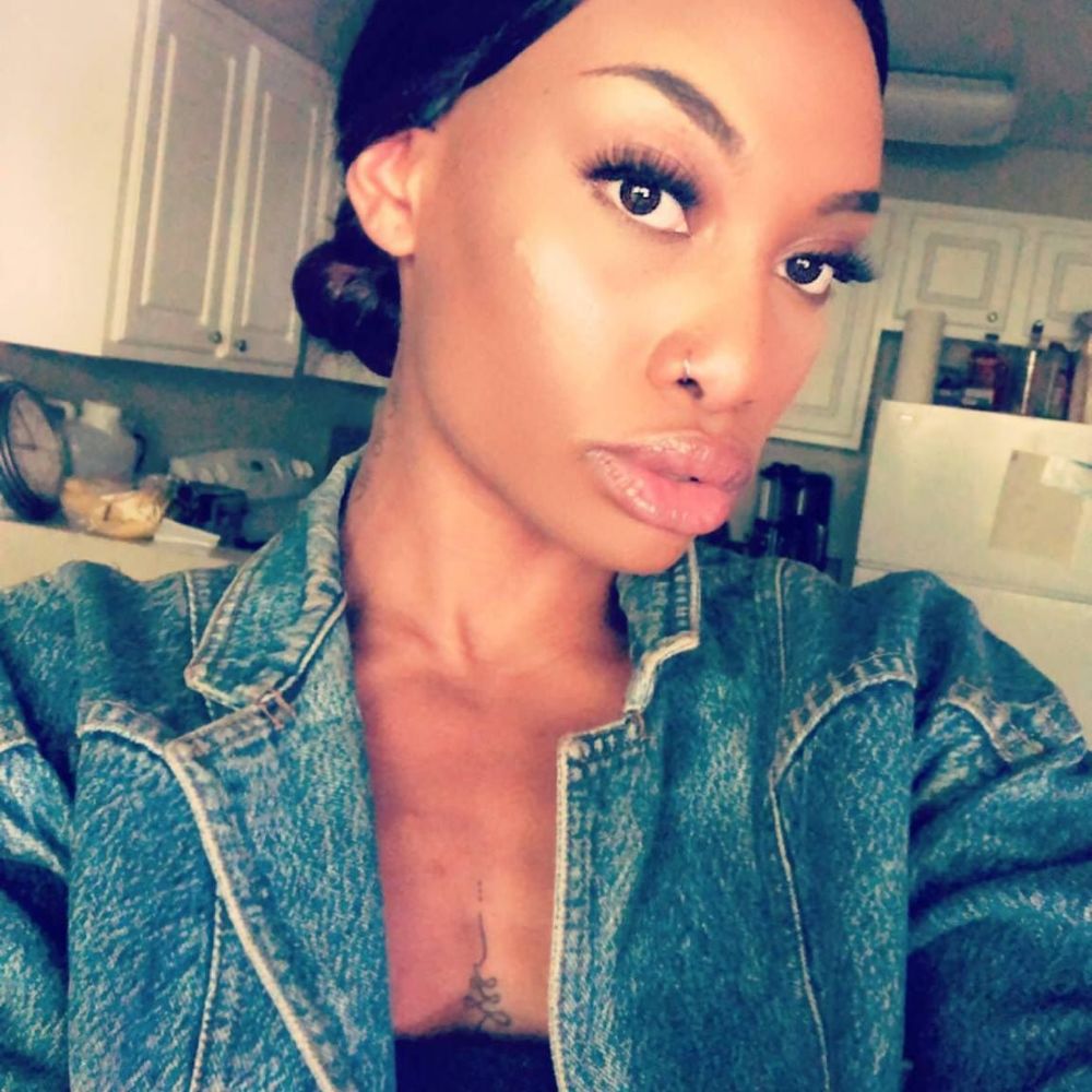 Meet your Posher, Tiara - Picture 1 of 1